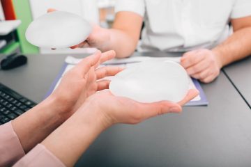 Cómo elegir implantes de senos según tu estilo de vida y objetivos estéticos